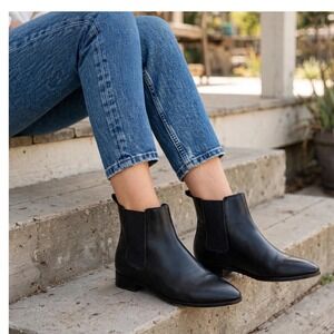 J. Crew Black Leather Chelsea Boots Women's Size 6 Elastic Side Ankle